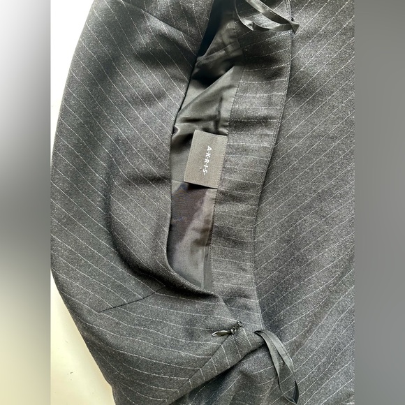 AKRIS A-Line Pinstripe Navy Wool Skirt, Like New, size 6 - Picture 5 of 7